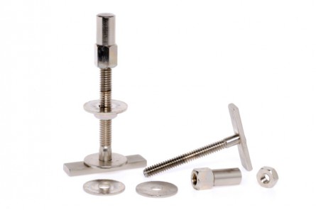 We are an Italian company specialized in the production of screws and bolts